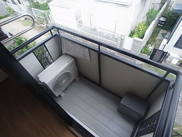 神戸市須磨区須磨本町２丁目のアパートのバルコニー