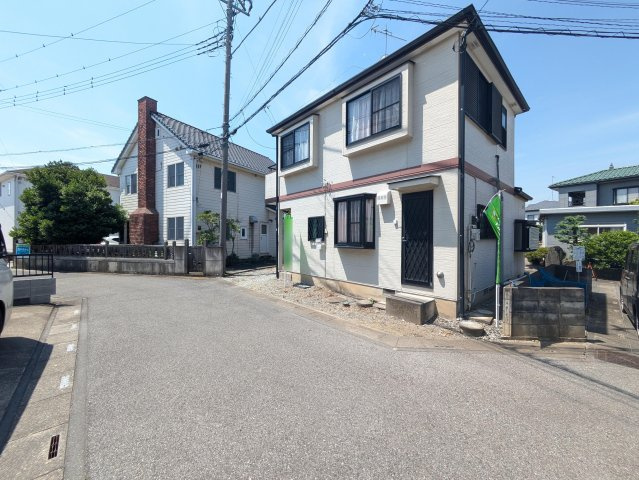 熊谷市石原1期　中古戸建の前面道路含む現地写真