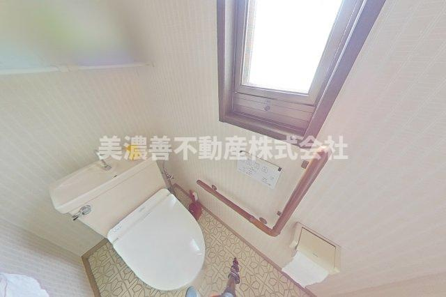 ６４７１９　揖斐郡揖斐川町上野中古戸建てのトイレ