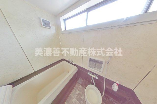 ６４７１９　揖斐郡揖斐川町上野中古戸建ての浴室