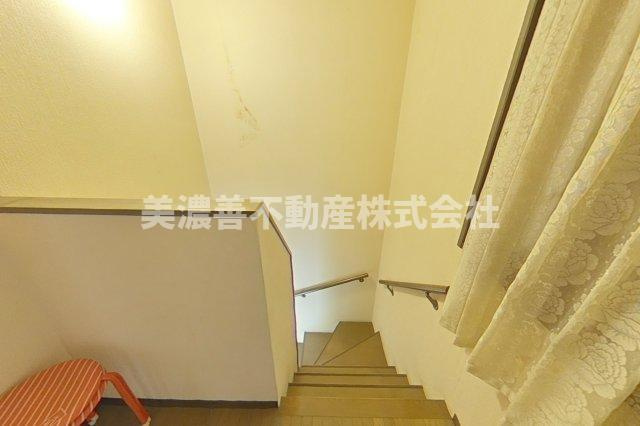 ６４７１９　揖斐郡揖斐川町上野中古戸建てのその他|２階階段