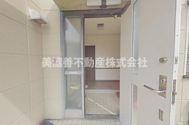 ６４７１９　揖斐郡揖斐川町上野中古戸建ての玄関