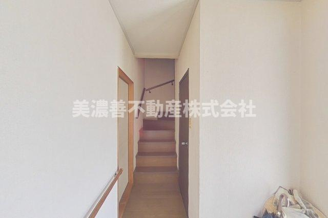 ６４７１９　揖斐郡揖斐川町上野中古戸建ての玄関