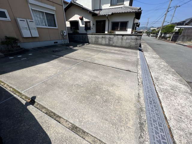 シャーメゾン苅屋の駐車場