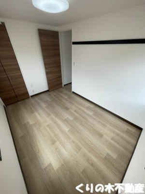 【寝室】 | ガーデンハイツひがき E棟 | 落ち着いて過ごせるお部屋なので、寝室にいかがでしょうか
