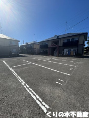 【駐車場】 | ガーデンハイツひがき E棟 | 駐車場完備です