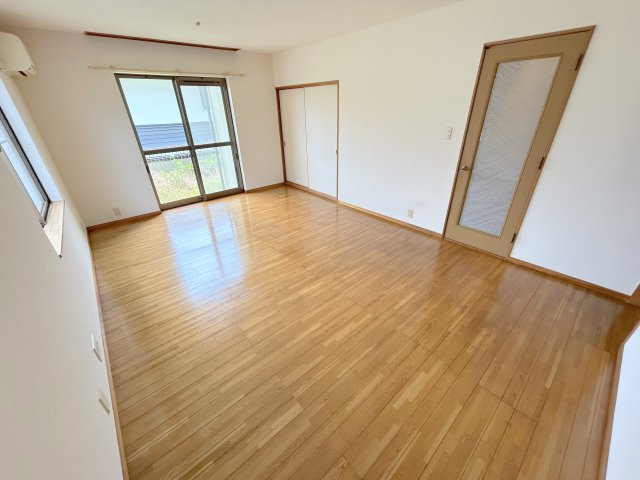 生駒白庭台賃貸住宅の居間・リビング