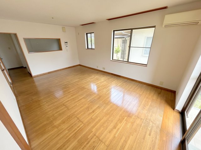 生駒白庭台賃貸住宅の居間・リビング