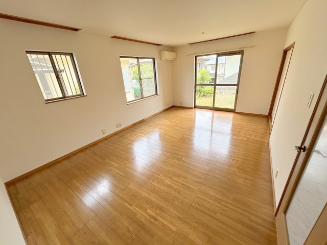 生駒白庭台賃貸住宅の居間・リビング