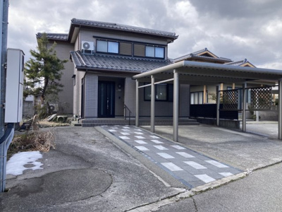 【外観】 | 高岡市波岡売戸建 | カーポート2台分付きの5SLDKです
