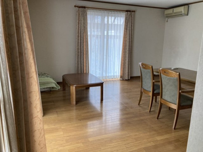 【居間・リビング】 | 高岡市波岡売戸建 | 19帖の広々としたLDKです