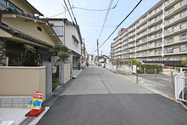 尼崎市大庄北4丁目新築一戸建て│3LDK+駐車1台可の前面道路含む現地写真|前面道路幅は北側に約5.4ｍです。