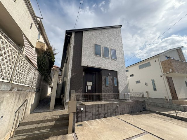 【外観】 | 瀬谷区二ツ橋町中古戸建【3LDK+駐車2台/土地面積約63坪/南側に広々なお庭/リフォーム済】