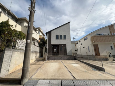 【駐車場】 | 瀬谷区二ツ橋町中古戸建【3LDK+駐車2台/土地面積約63坪/南側に広々なお庭/リフォーム済】