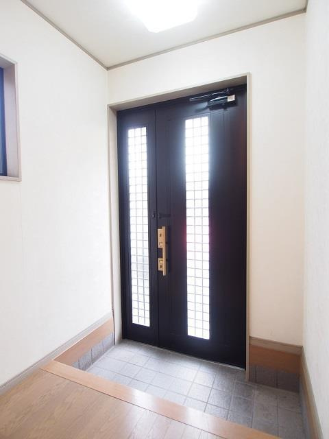 高田２丁目戸建の玄関|ゆったりとした玄関です