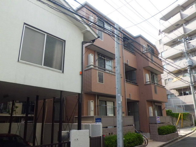 ラキエスト横濱のエントランス