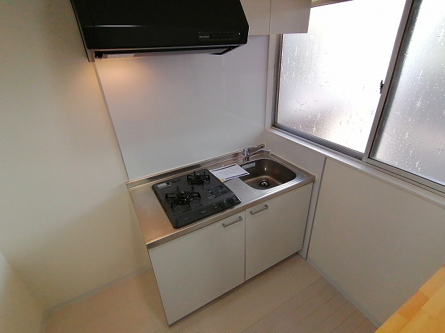 神戸市北区鈴蘭台北町５丁目の賃貸マンションのキッチン|システムキッチン（ガス２口グリル付）