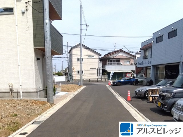 分譲地　新座市大和田4丁目　の前面道路含む現地写真