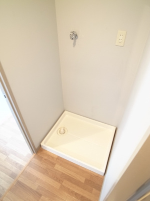 【浴室】 | Ｔ・ＦＯＲＴ吾妻台 | 洗面台の背中側に洗濯機置き場。