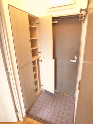 【玄関】 | Ｔ・ＦＯＲＴ吾妻台 | 大きな下駄箱はほんとに助かります。