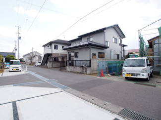 【前面道路含む現地写真】