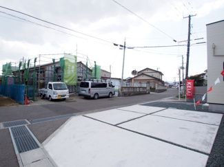 【前面道路含む現地写真】