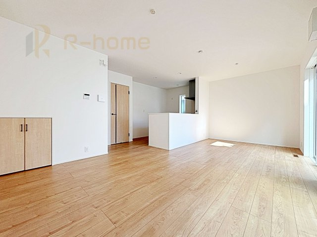 取手市台宿2丁目24-1期　新築戸建て　1号棟の居間・リビング|広々としたLDK♪自然と家族が集まるリビング階段プラン♪