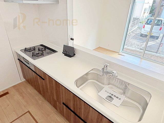 取手市台宿2丁目24-1期　新築戸建て　1号棟のキッチン|料理をしながら家族とコミュニケーションが取れる対面式システムキッチン。