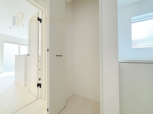 取手市台宿2丁目24-1期　新築戸建て　2号棟の収納|掃除用具などの収納に便利なホール収納！