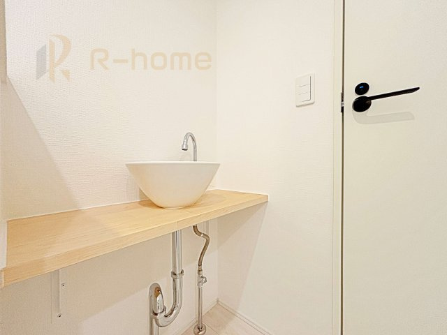 取手市台宿2丁目24-1期　新築戸建て　2号棟の洗面所|2階にコンパクトでお洒落なセカンド洗面！