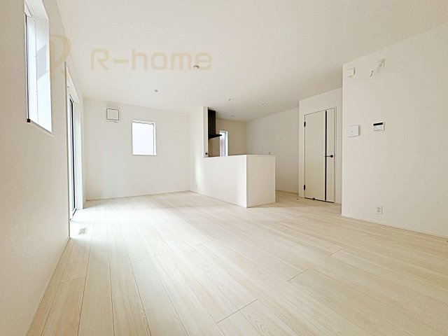 取手市台宿2丁目24-1期　新築戸建て　2号棟の居間・リビング|広々としたLDK♪自然と家族が集まるリビング階段プラン♪