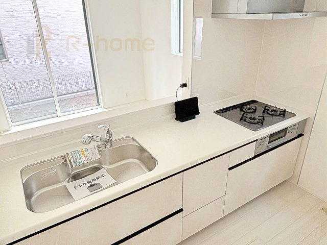 取手市台宿2丁目24-1期　新築戸建て　2号棟のキッチン|料理をしながら家族とコミュニケーションが取れる対面式システムキッチン。