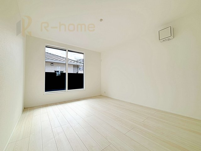 取手市台宿2丁目24-1期　新築戸建て　2号棟の洋室|お部屋のサッシにはペアガラスを採用、高い断熱性による省エネと結露対策に有効です♪