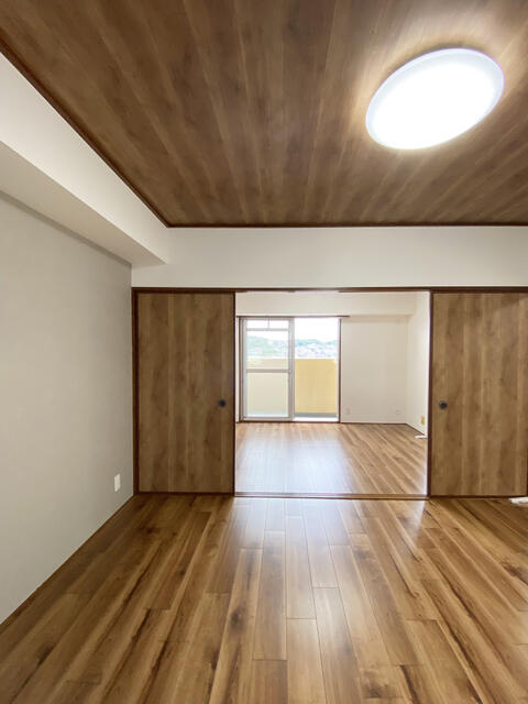 瀬戸市薬師町の中古マンションの洋室