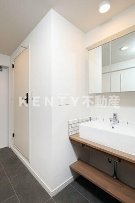 【洗面所】 | レジディア目黒 | 明るい洗面所です