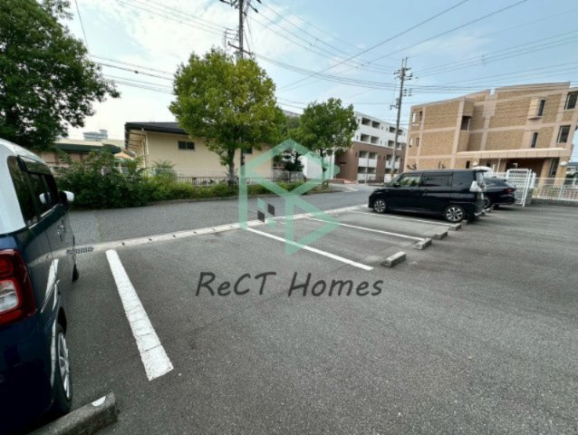 リースランド北条宮の町 B棟の駐車場
