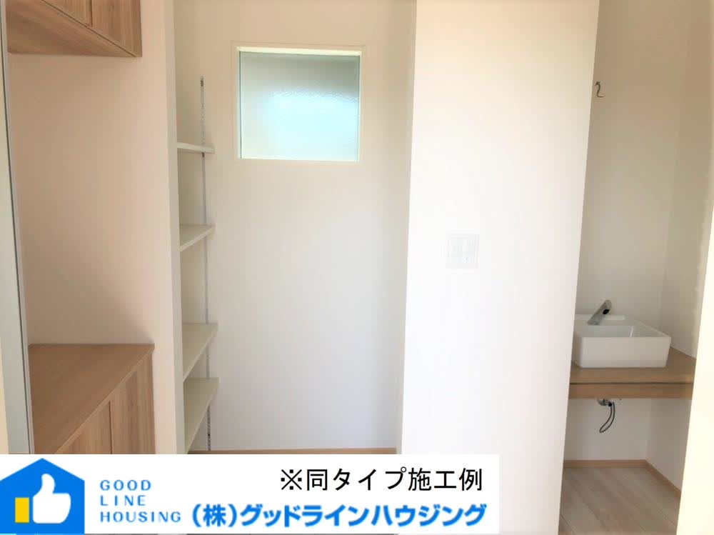 小野市王子町4－2号棟の玄関