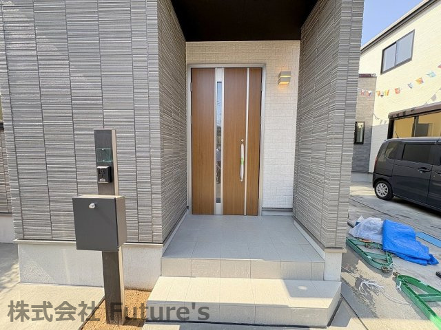 流山市鰭ヶ崎　新築戸建　全2棟　2号棟のエントランス|玄関アプローチの写真です