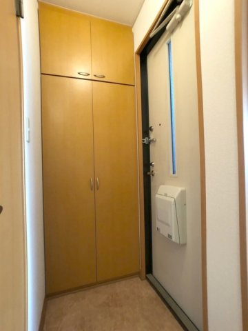 グリーンコートの玄関|明るい玄関です