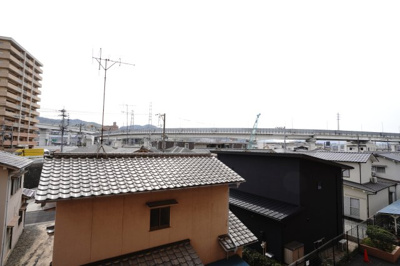 【展望】 | 【上質リノベ】ヴェルディ矢賀 | 【四季を感じる】
四季の移ろい・爽やかな青空や風を感じられ
自然を愉しめるパノラマビュー。
毎日の暮らしに余裕を感じさせてくれる、
遮る物の無い開放的な眺望を是非、ご堪能ください。