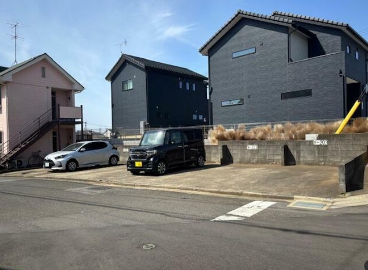 コーポヒルラック５の駐車場