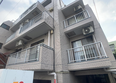 【外観】 | サンヒルズ橋本 | 土地の形が極端に長細かったり、狭小地、あるいは道路との高低差がある傾斜地だった場合、後々売ろうとしても買い手がつかない場合もあります。後々、売却することになった時に価値の下がらない土地を選びましょう。