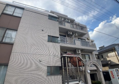  | サンヒルズ橋本 | 土地の前の道路に消火栓が設置されていることがあります。この場合、道路交通法第45条第1項により、駐車禁止の場所が指定されています。そのため、車庫などの駐車スペースをつくることができない場合があります。