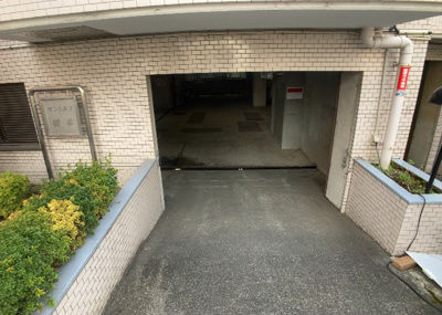 【外観】 | サンヒルズ橋本 | 物件の詳細については、現地を見てわかること以外に、役所や法務局などで調べないとわからないことがあります。そのため、現地に行く場合は、もしこの物件を買ったらどのような生活ができるかをイメージしましょう。