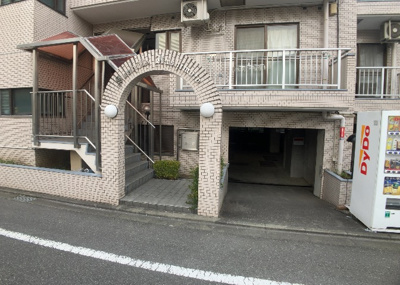 【外観】 | サンヒルズ橋本 | 隣家の土地はどうなっているのか、生活利便施設が近くにあるのか、学校まで近いかなど、お客様のライフスタイルにあわせたイメージが重要です。また、近くにあると困る施設が近くにないかも確認するといいでしょう。