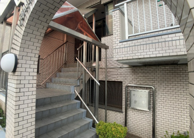 【外観】 | サンヒルズ橋本 | 家を建てる前提で土地を探している場合、地盤の丈夫さは譲れない条件の一つです。地盤が脆弱だと追加工事が必要となります。また、過去に地盤沈下や液状化現象を起こした土地は、できるだけ避けた方がいいでしょう。