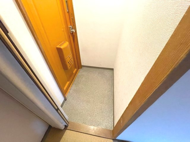 香里北ハイツの玄関