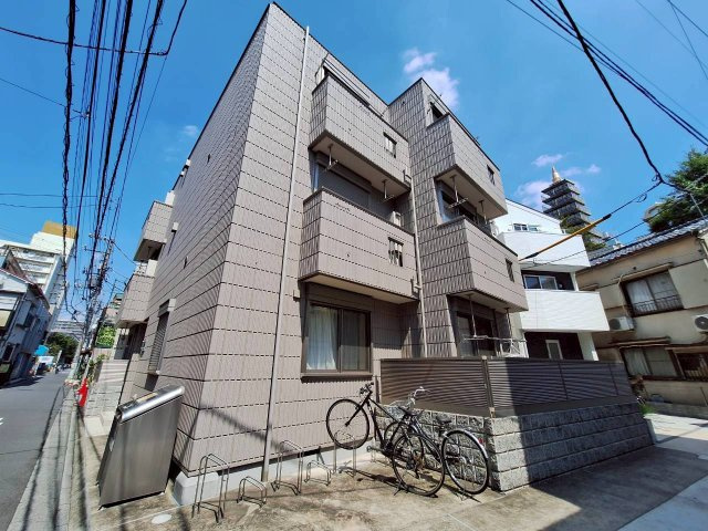 ＣＡＬＭＯＶＥＲＡの外観