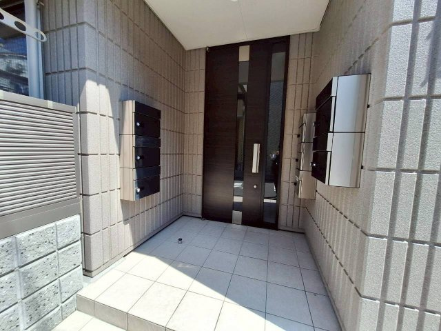 ＣＡＬＭＯＶＥＲＡのエントランス