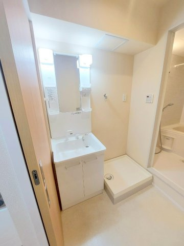 ＣＡＬＭＯＶＥＲＡの寝室|★明るいフローリングのお部屋です★